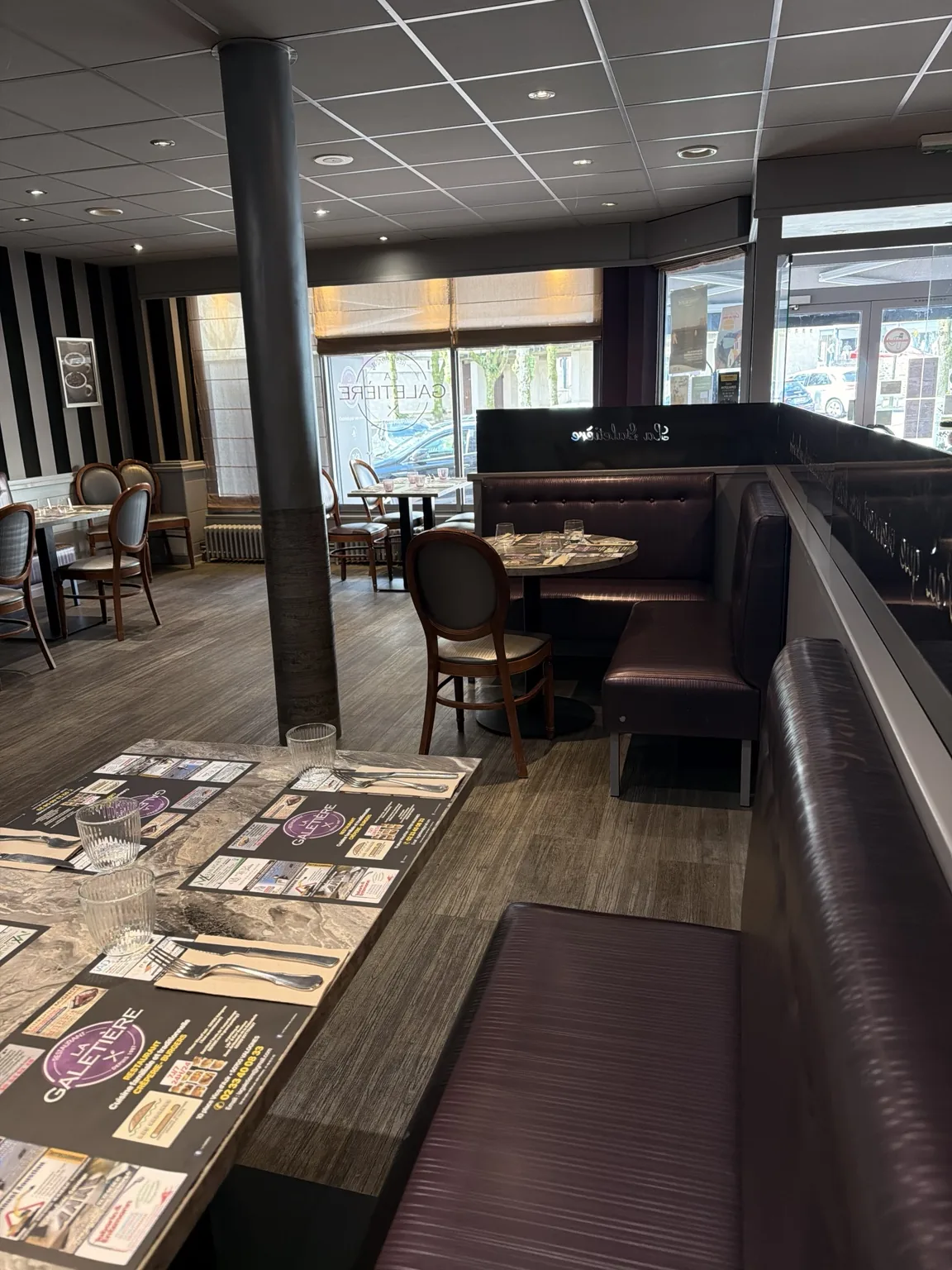 Salle intérieure du restaurant La Galetière à Valognes